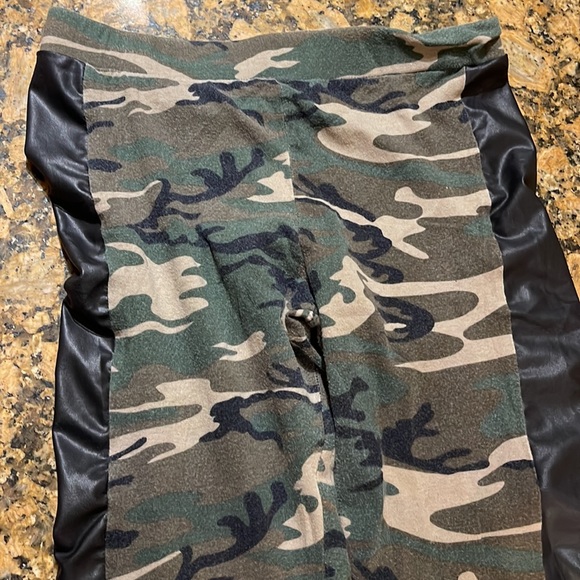 Camo Leggings - Picture 3 of 6